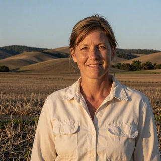 Linda, 59, southern Indiana cow-calf rancher profile photo